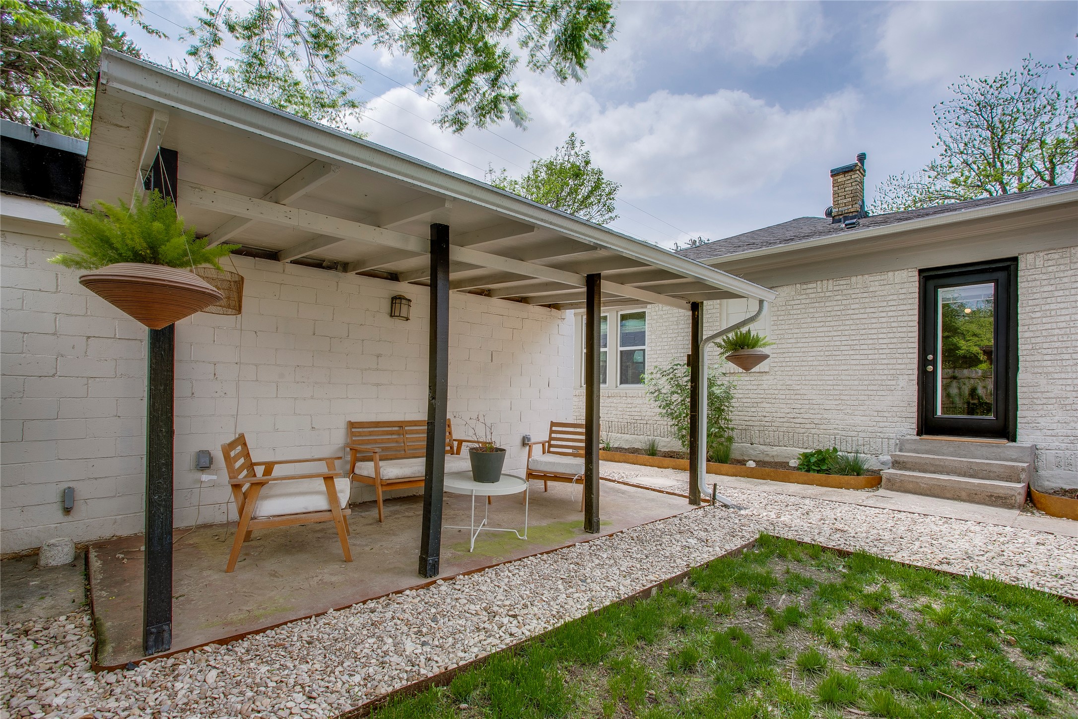 302 N Waverly Drive