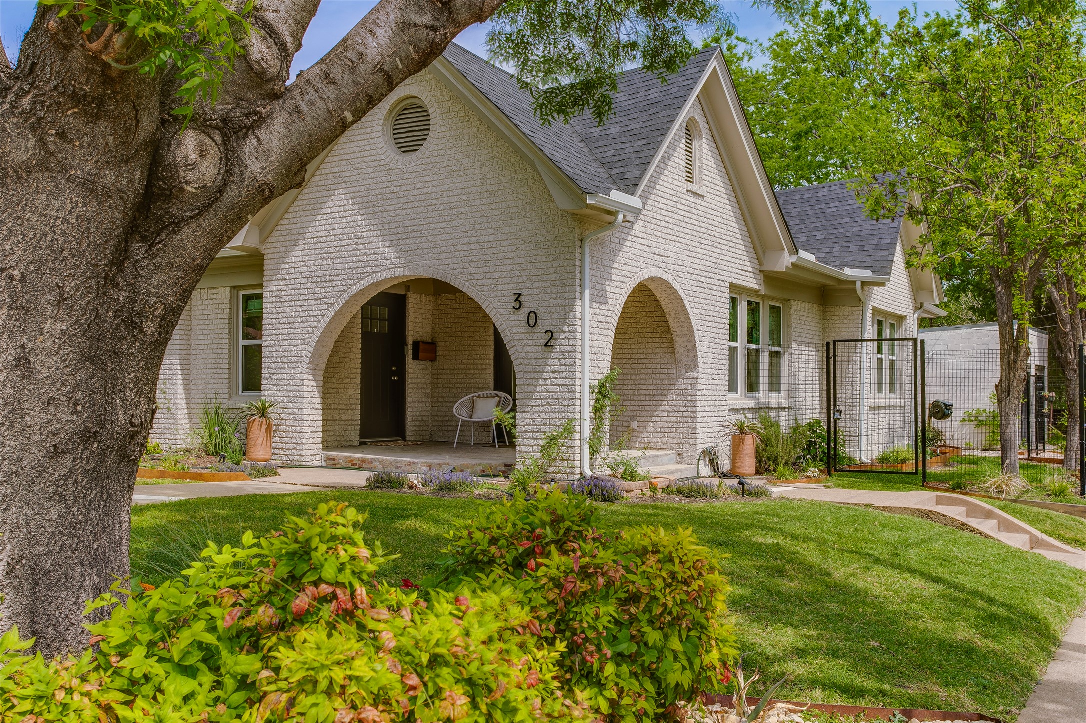302 N Waverly Drive
