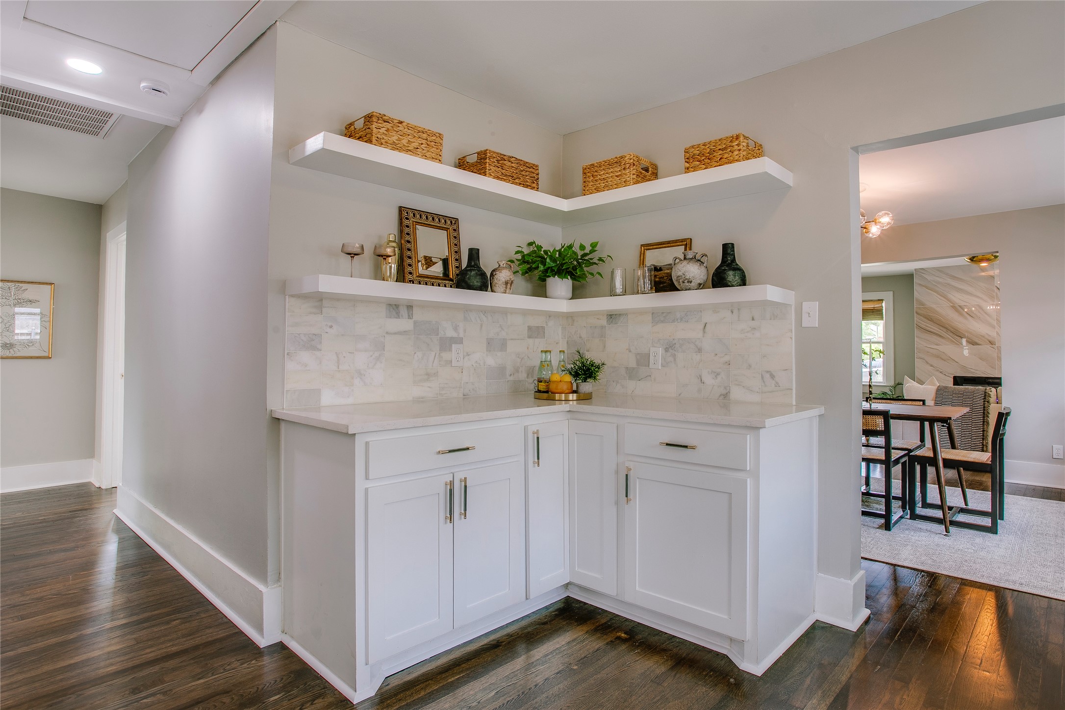 302 N Waverly Drive