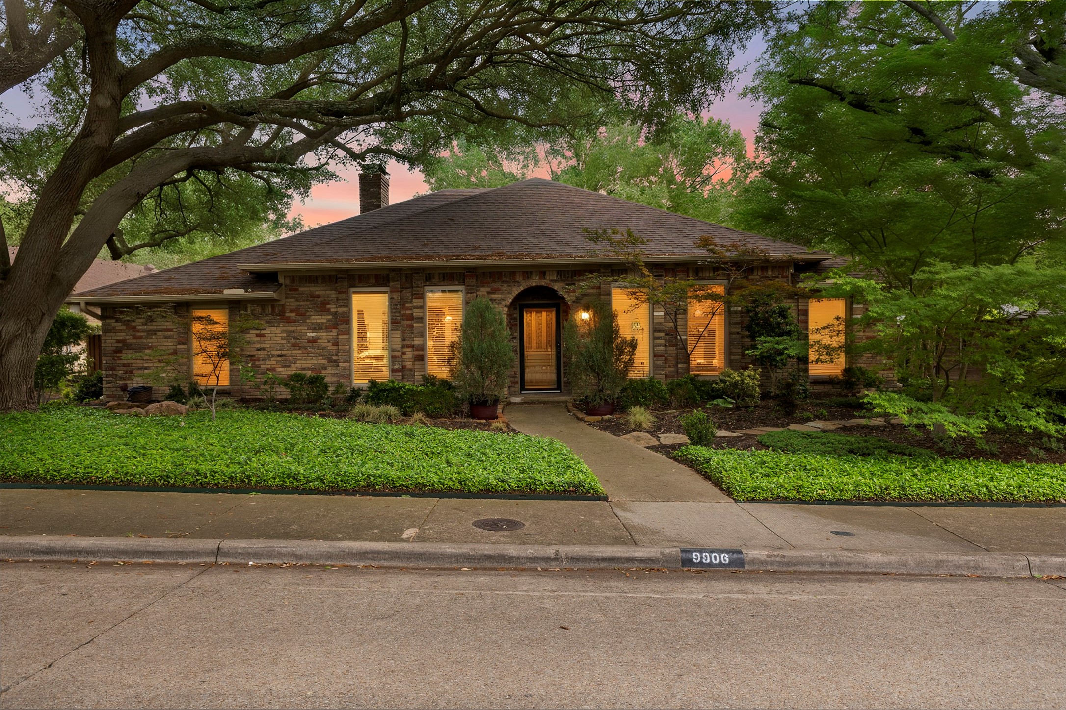 9906 Chimney Hill Lane