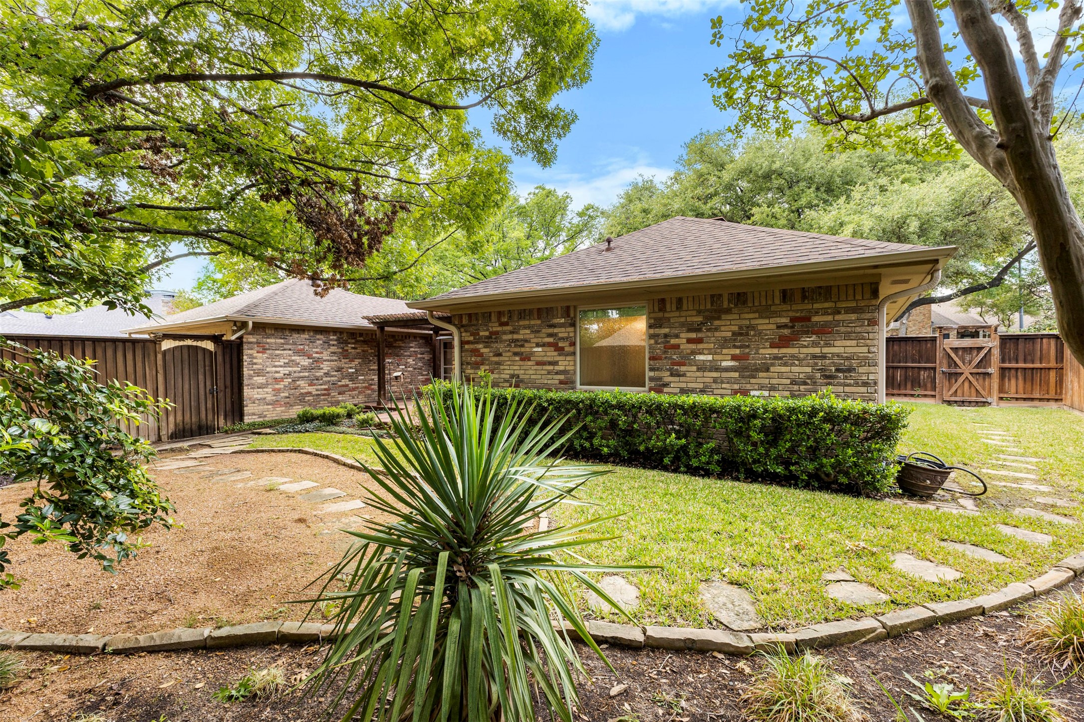 9906 Chimney Hill Lane