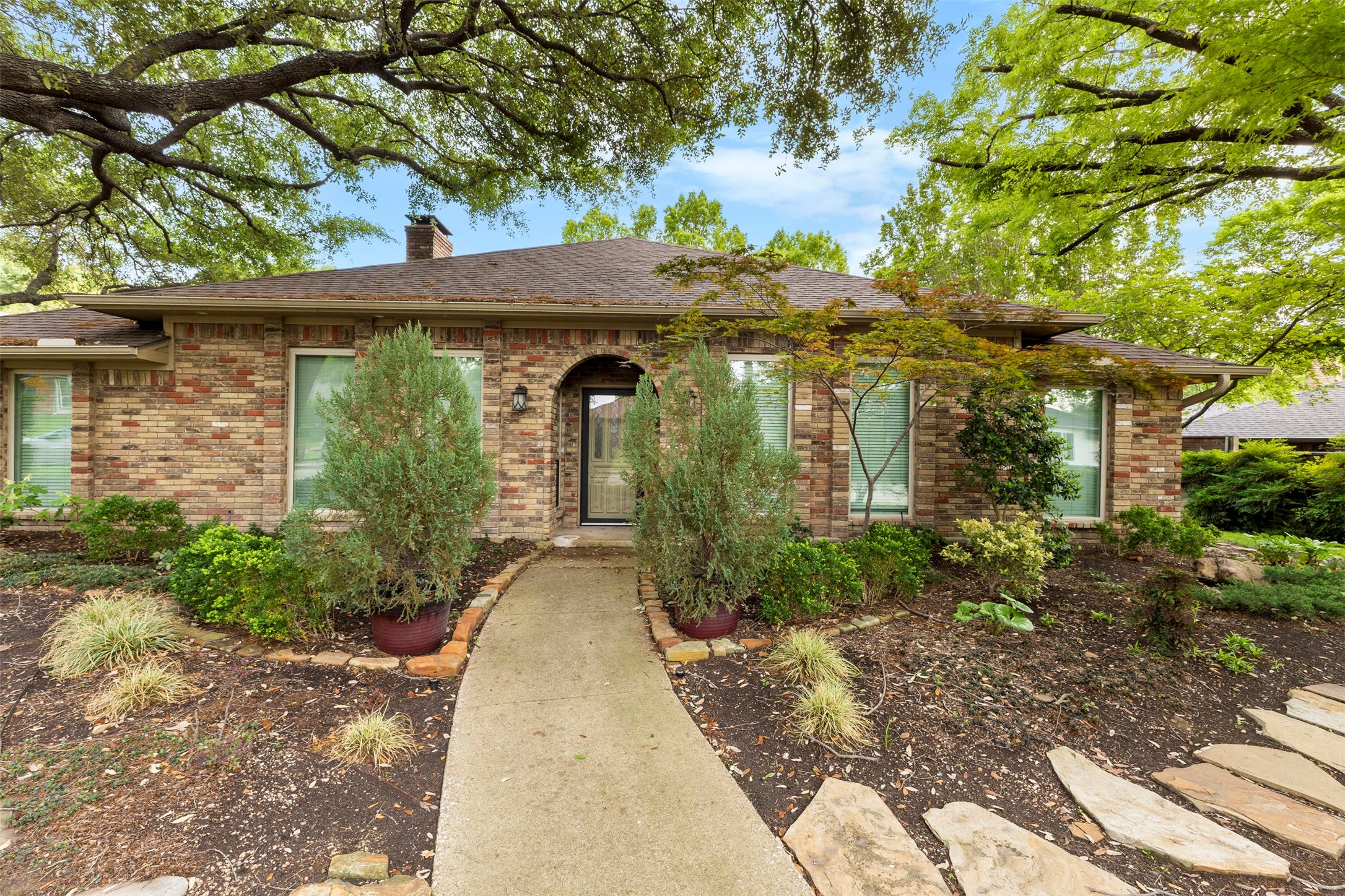 9906 Chimney Hill Lane
