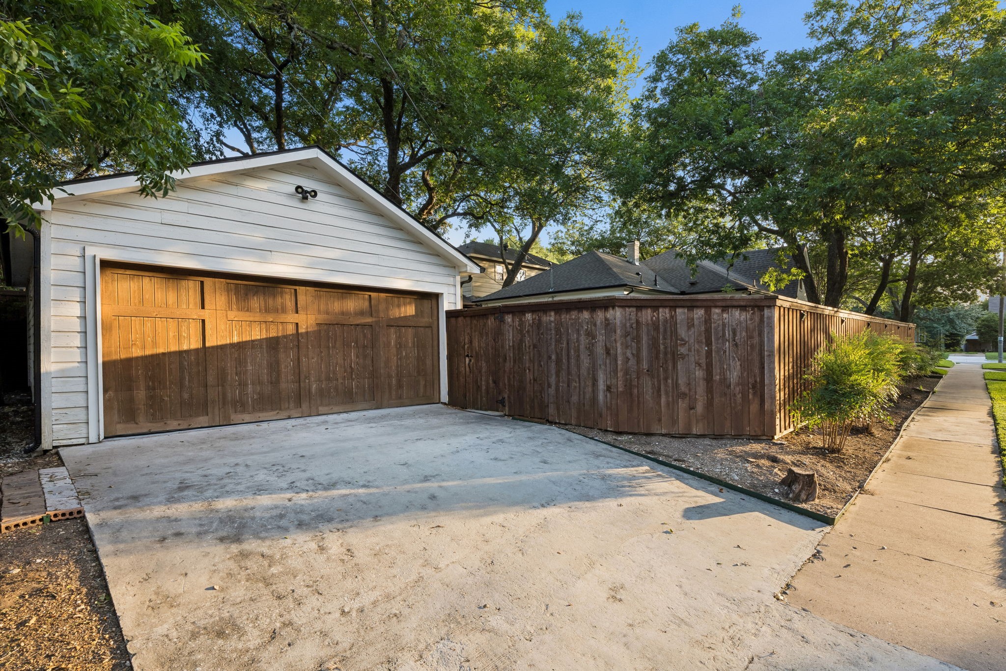 1050 N Windomere Avenue
