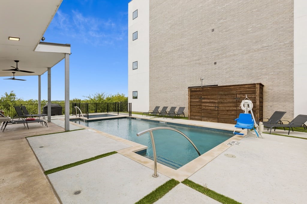 4948 Blaynes View