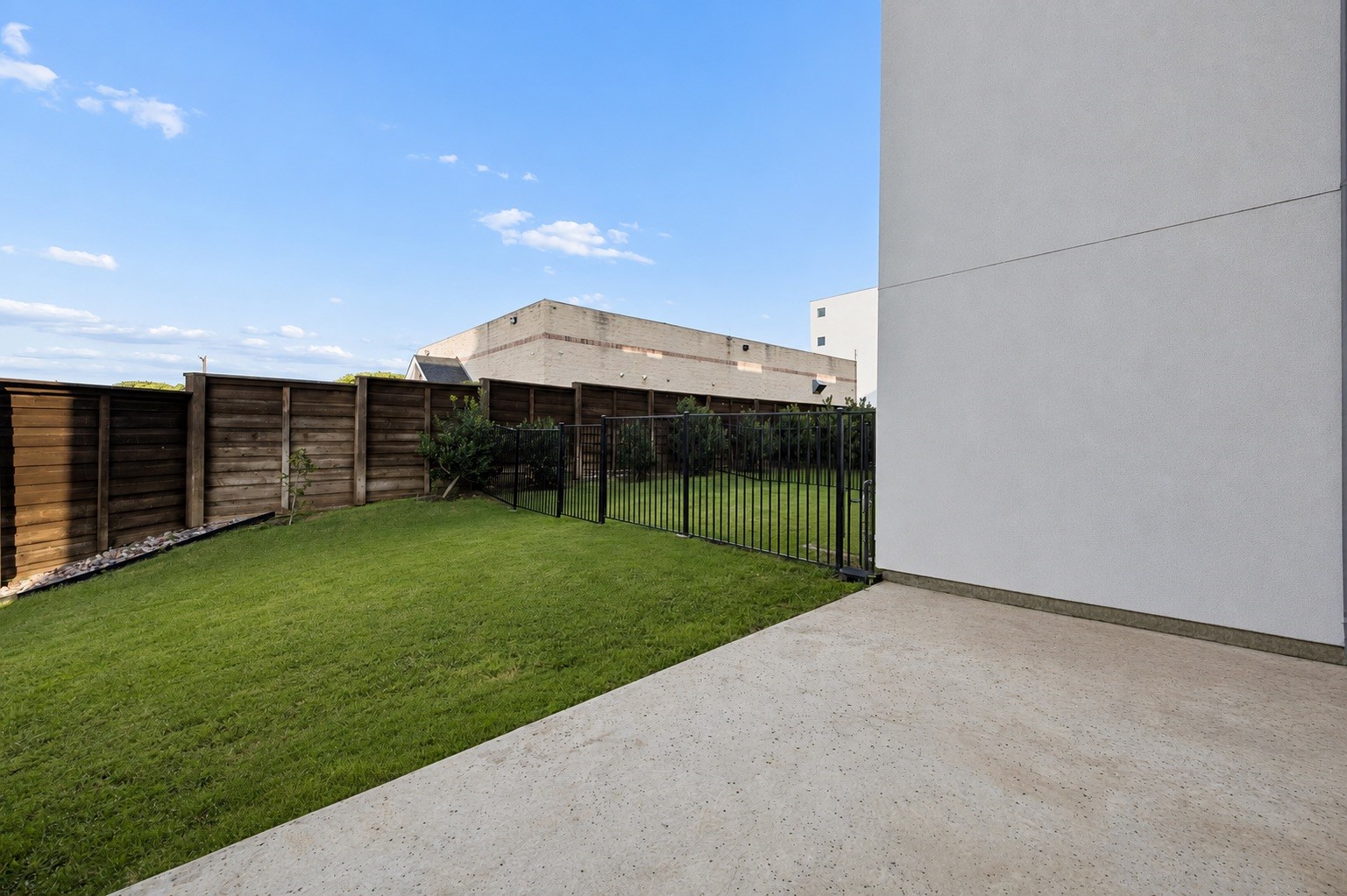4948 Blaynes View