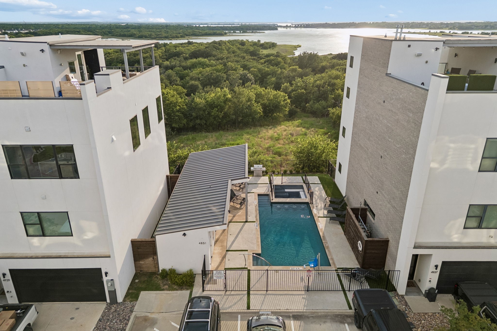 4948 Blaynes View
