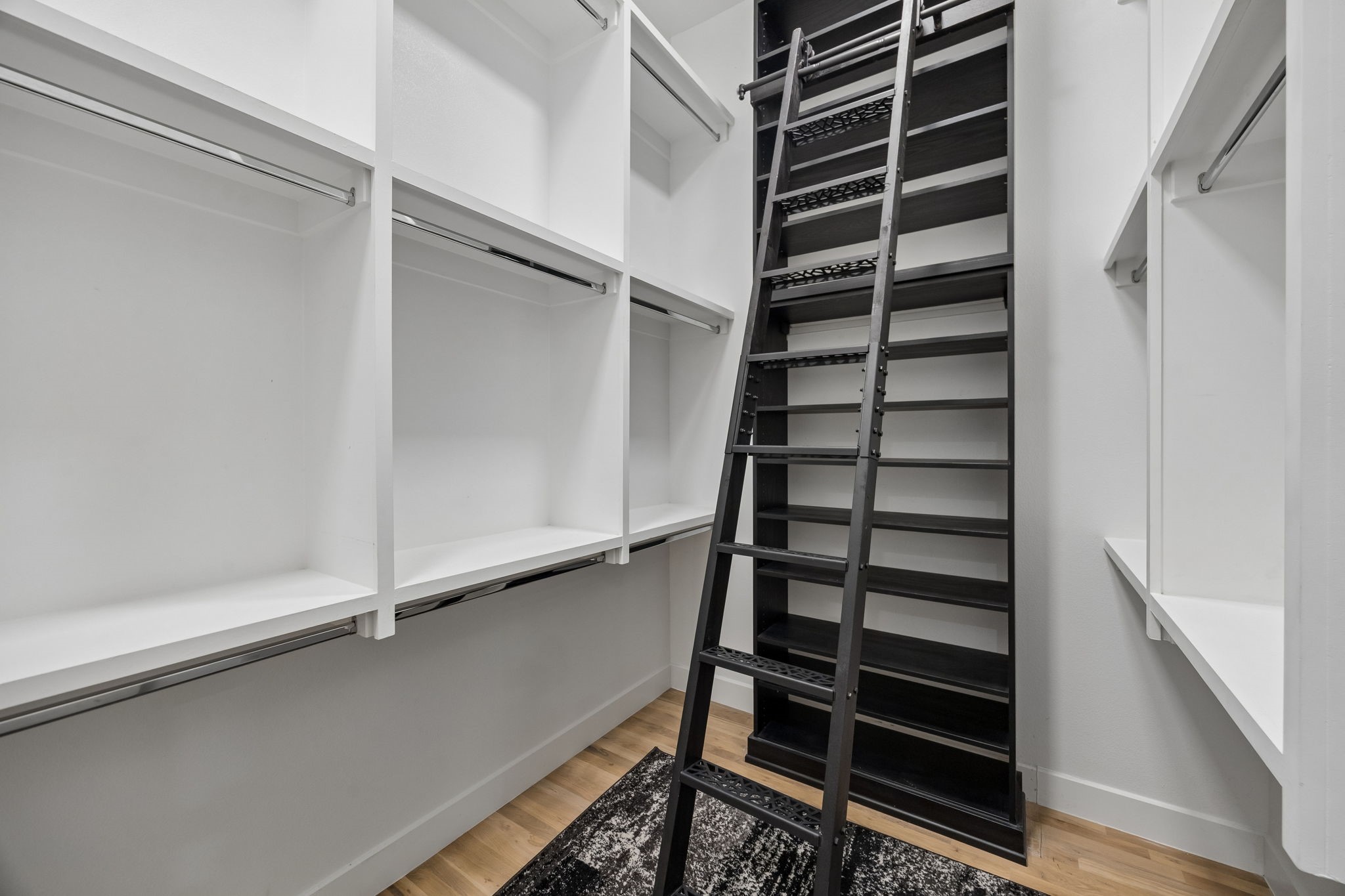 4948 Blaynes View