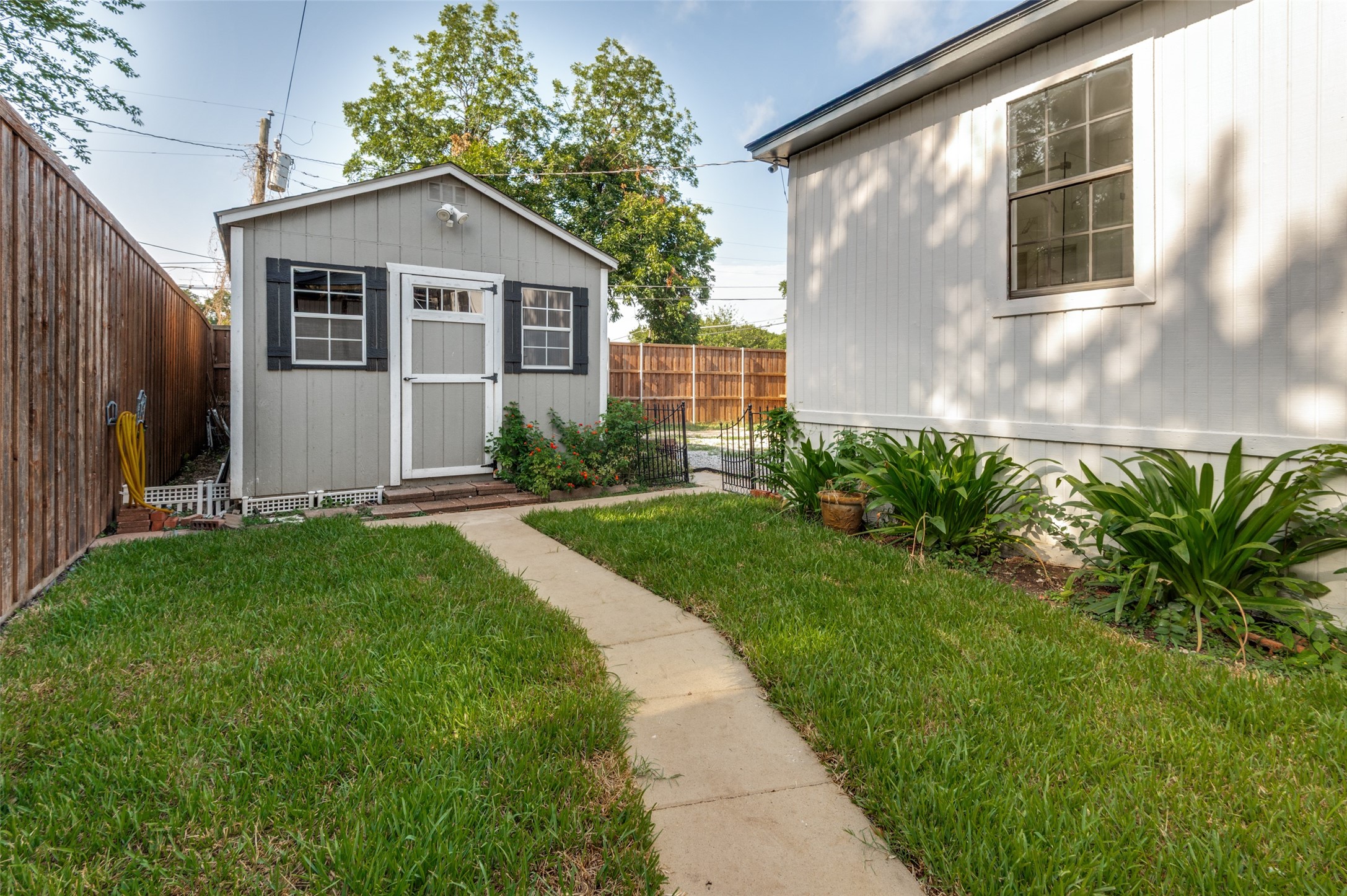 2450 Emmett Street