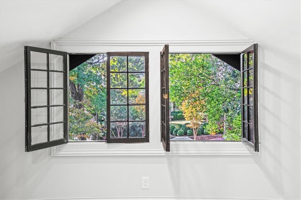 747 Myrtle Street NE