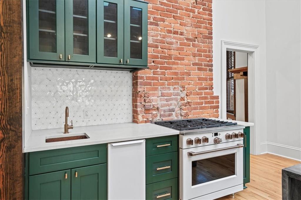 747 Myrtle Street NE