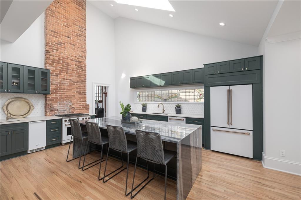 747 Myrtle Street NE