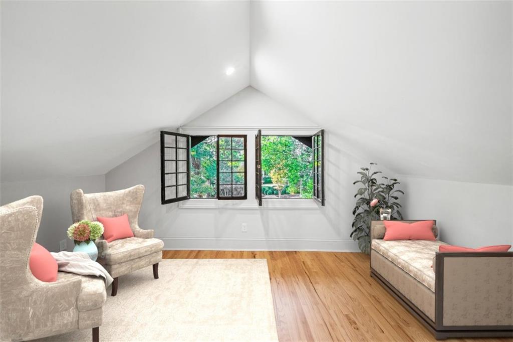 747 Myrtle Street NE