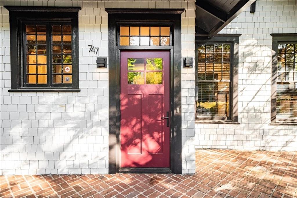 747 Myrtle Street NE