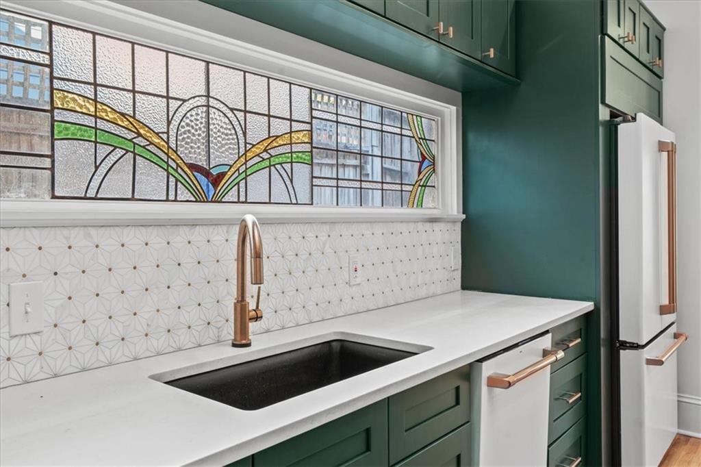 747 Myrtle Street NE