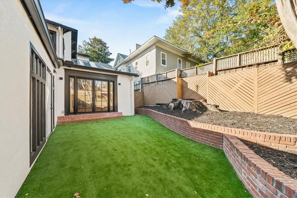 747 Myrtle Street NE