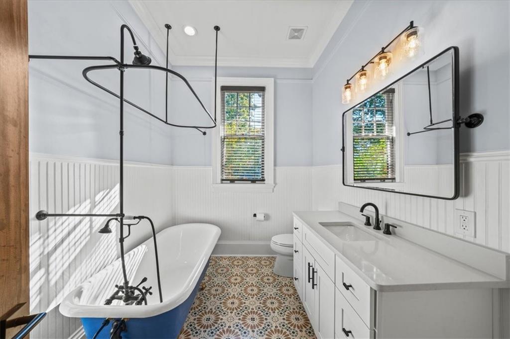 747 Myrtle Street NE