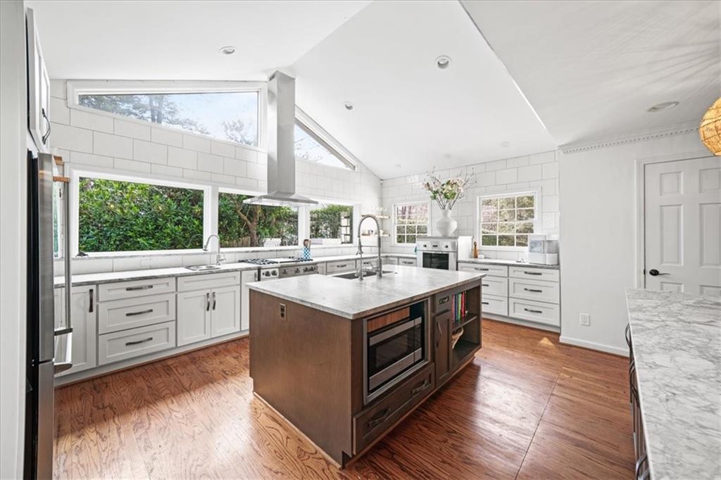 6125 Weatherly Drive