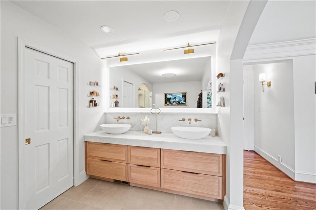 6125 Weatherly Drive