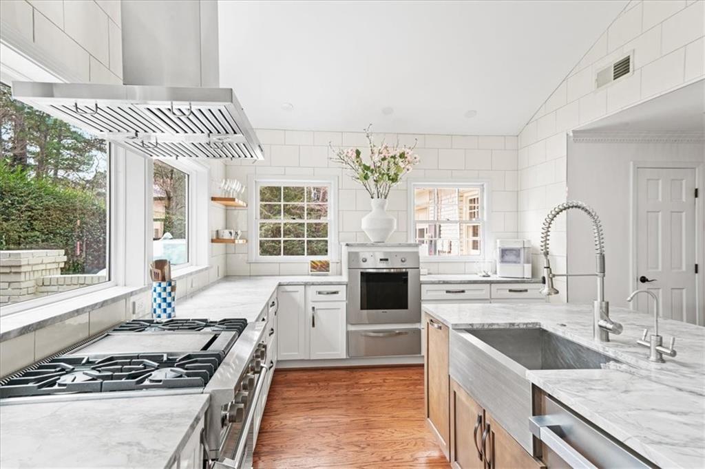 6125 Weatherly Drive