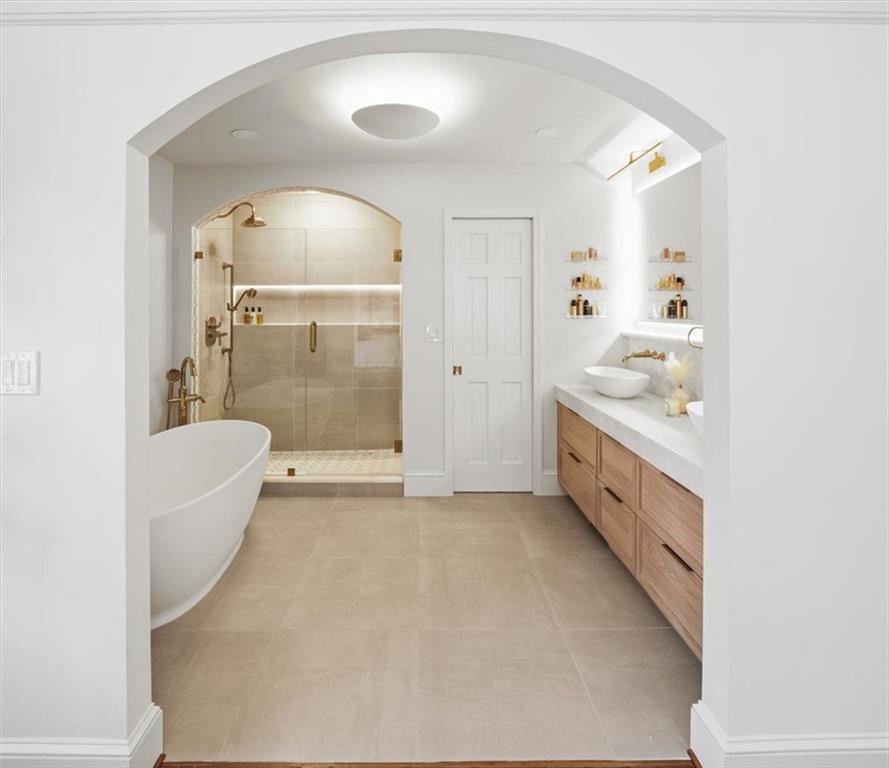 6125 Weatherly Drive