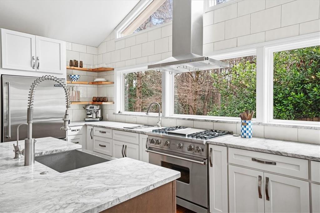 6125 Weatherly Drive