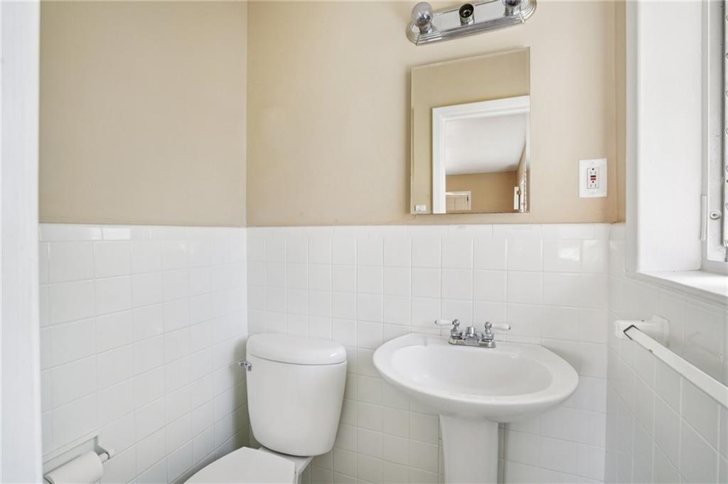 2456 Elmwood Circle SE