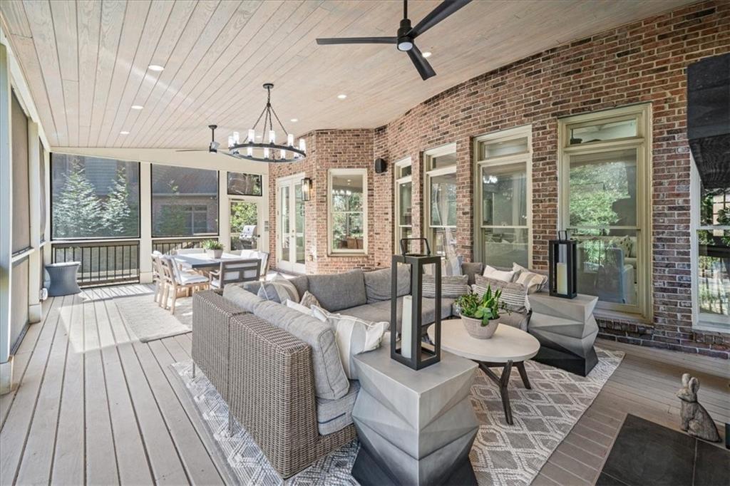 3283 Stratfield Drive NE