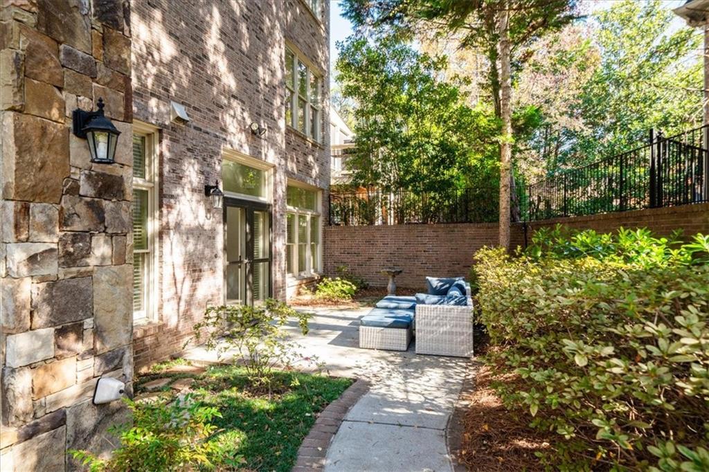 3283 Stratfield Drive NE