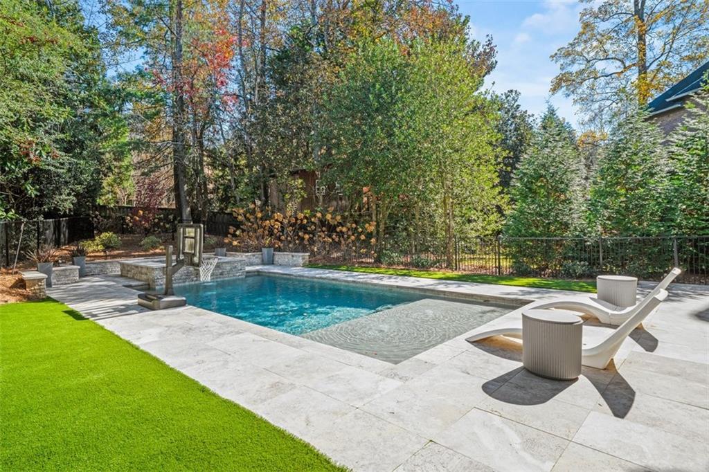 3283 Stratfield Drive NE