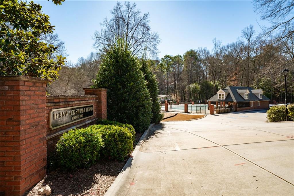 3877 Downing Lane NE