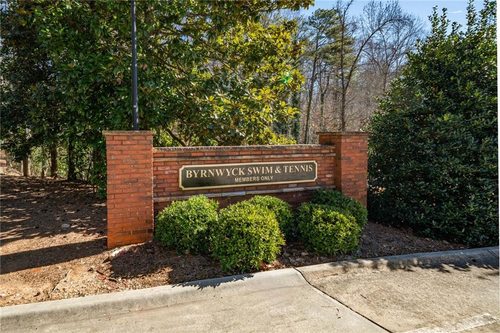 3877 Downing Lane NE