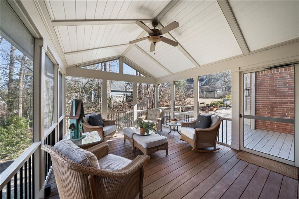 3877 Downing Lane NE