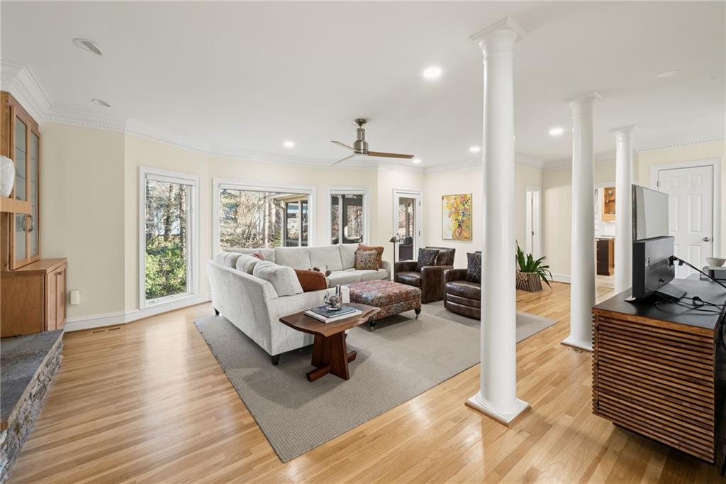 3877 Downing Lane NE