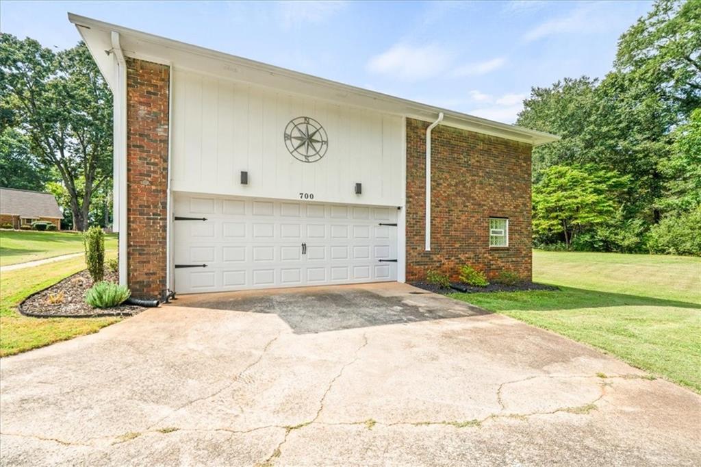 700 John Ward Road SW