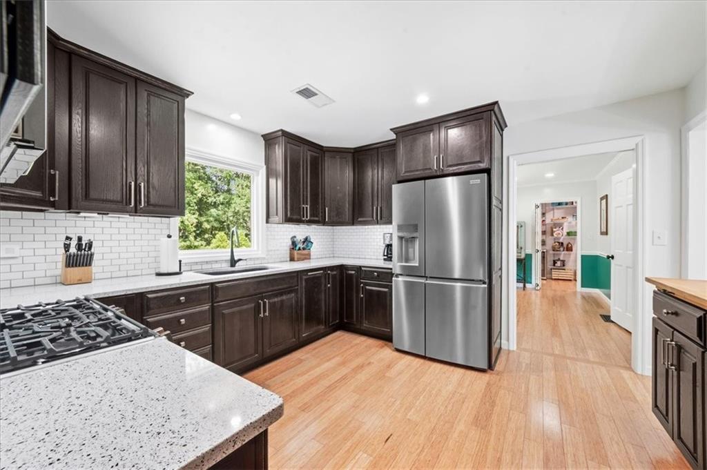 700 John Ward Road SW