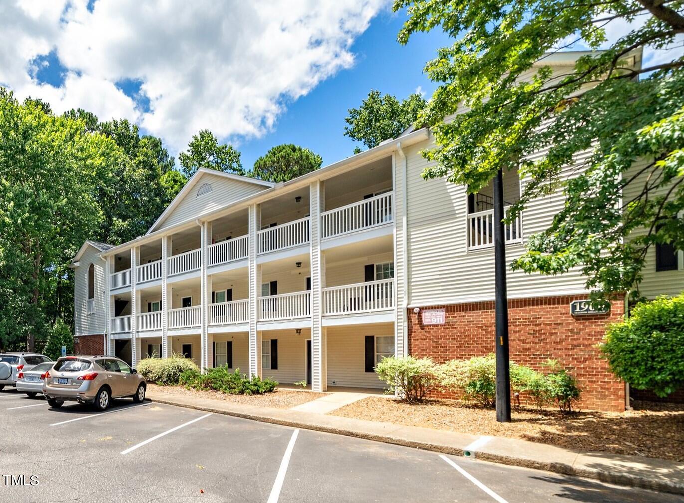 1900 Trailwood Heights Lane # 204