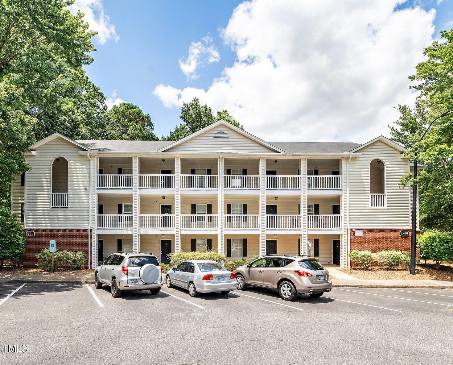 1900 Trailwood Heights Lane # 204