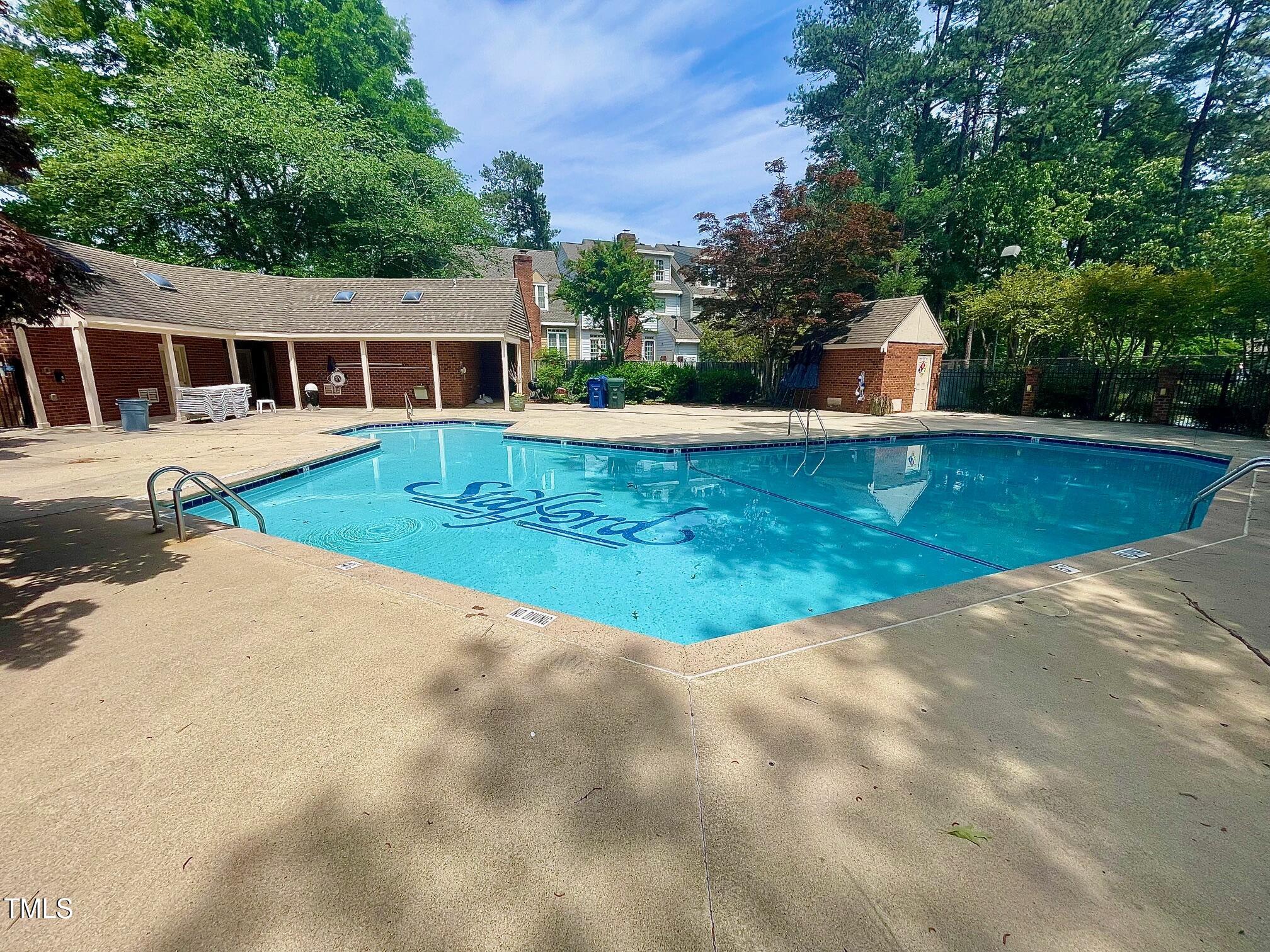 6000 Tenter Banks Square