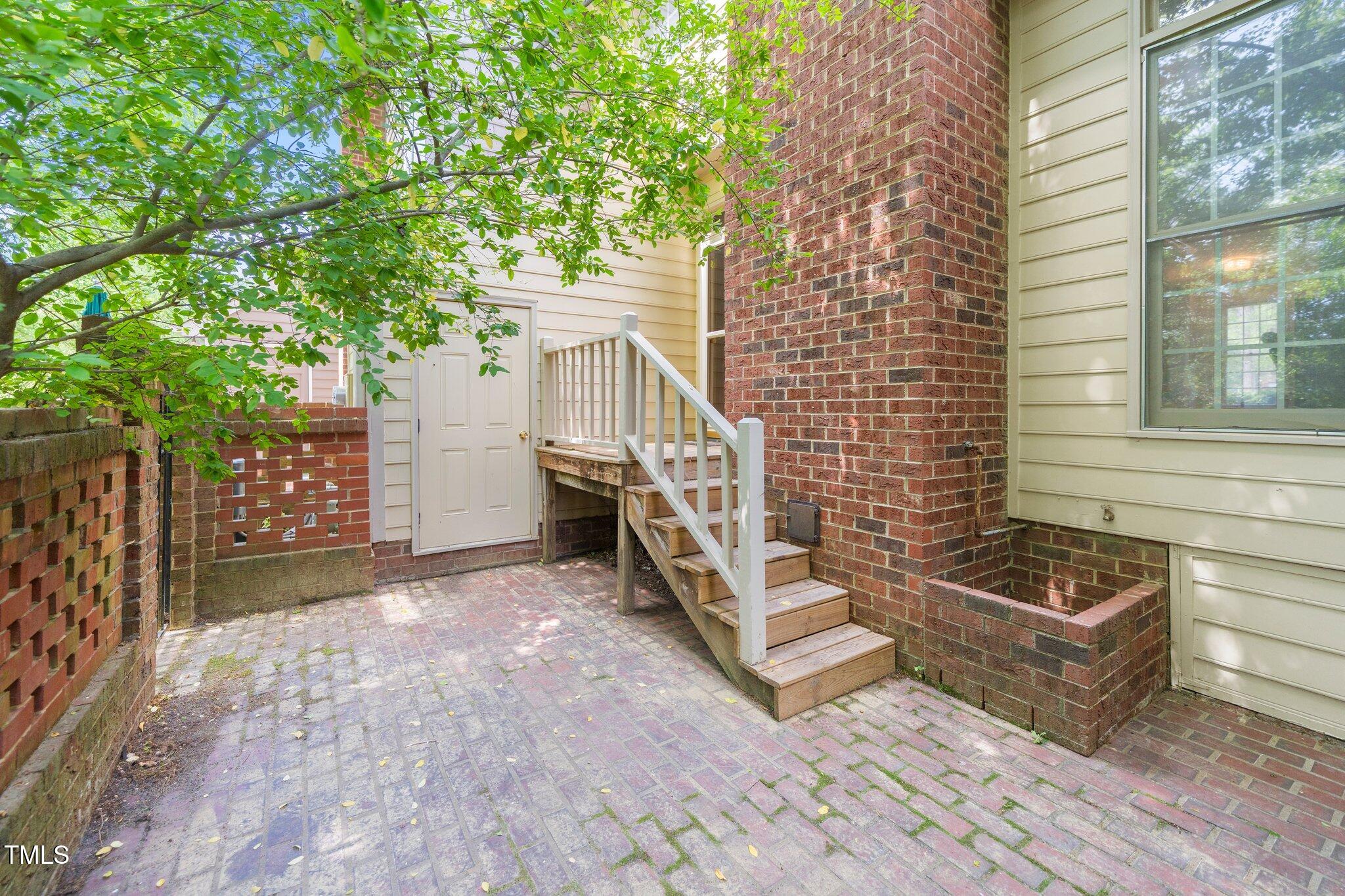 6000 Tenter Banks Square