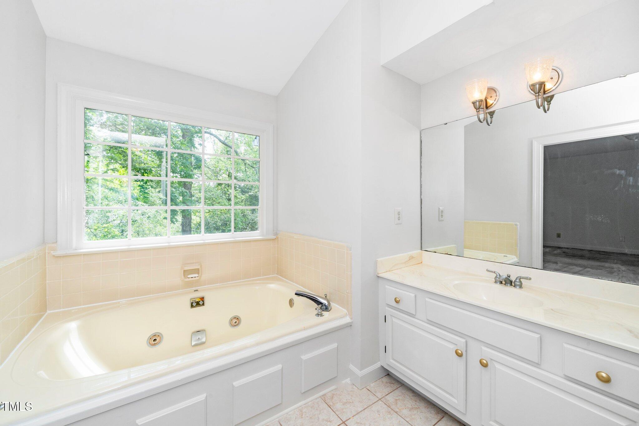 6000 Tenter Banks Square