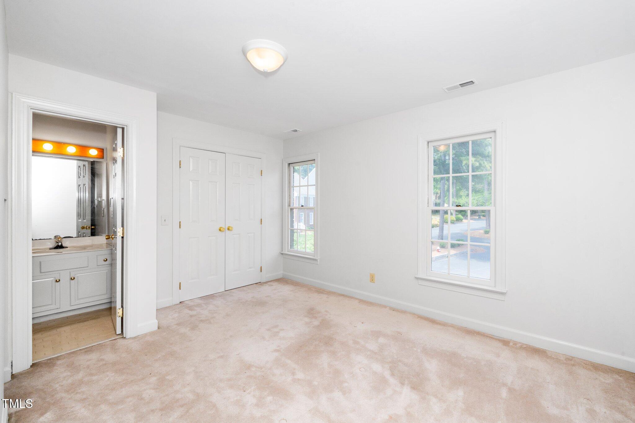 6000 Tenter Banks Square