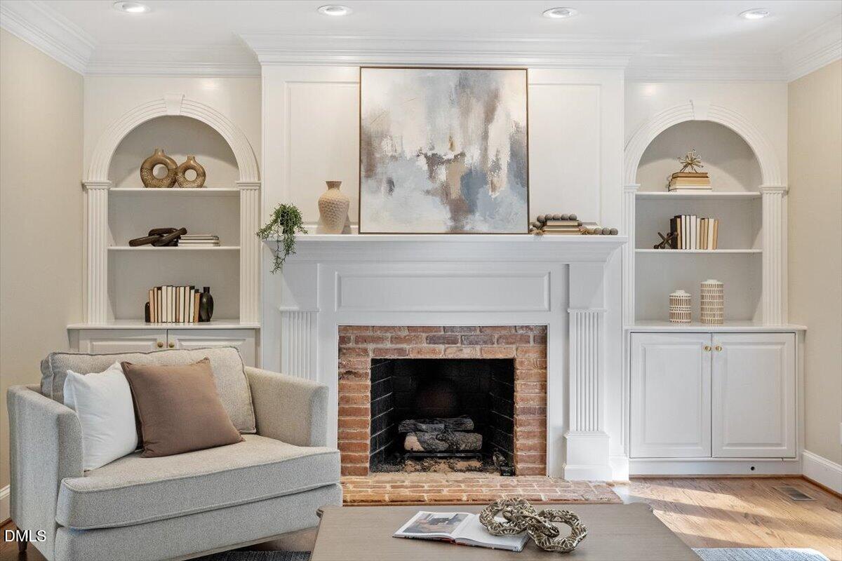 1921 Torrey Pines Place