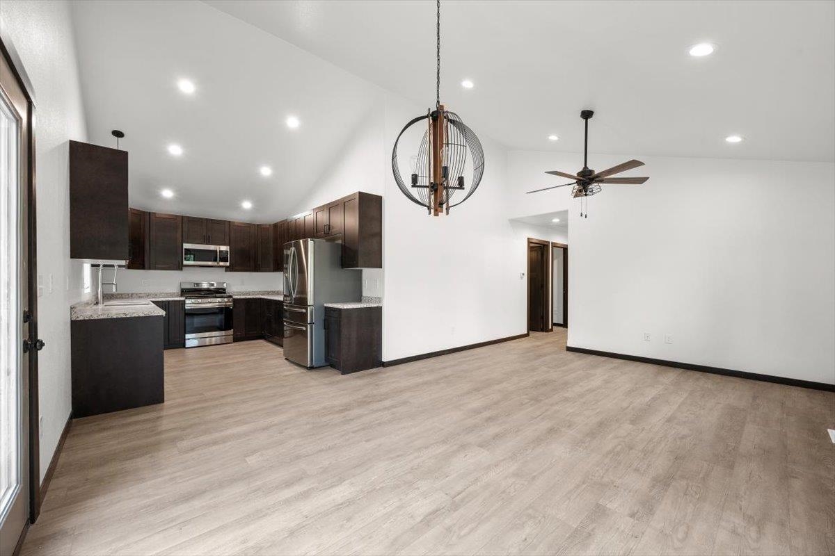 21007 Alix Cir