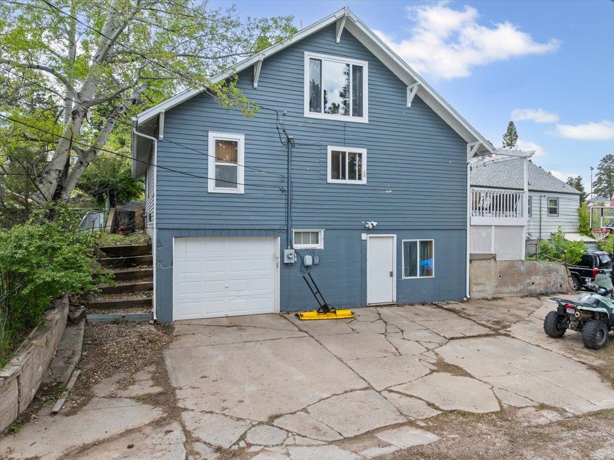 824 W McClellan Street