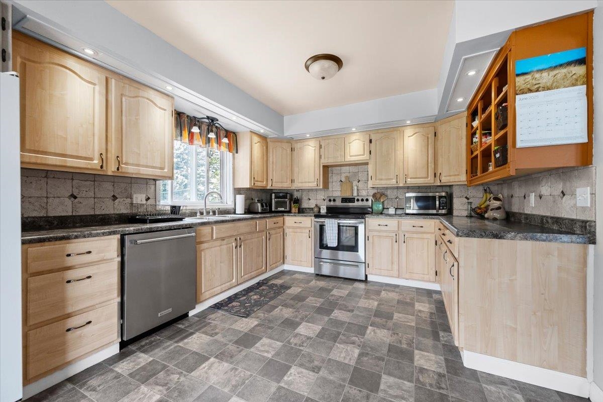 824 W McClellan Street