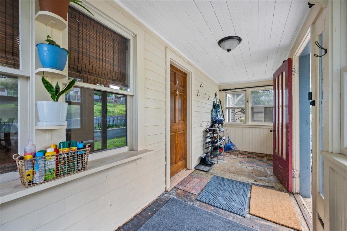 824 W McClellan Street