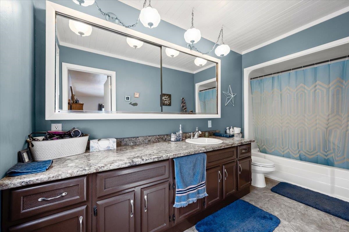 824 W McClellan Street