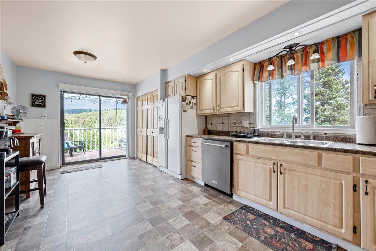 824 W McClellan Street