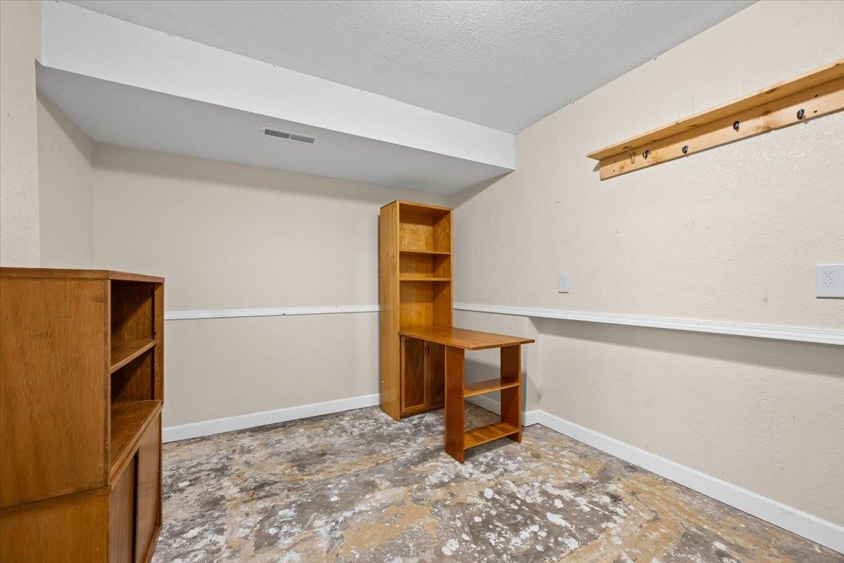 824 W McClellan Street