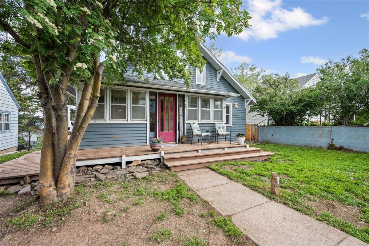 824 W McClellan Street